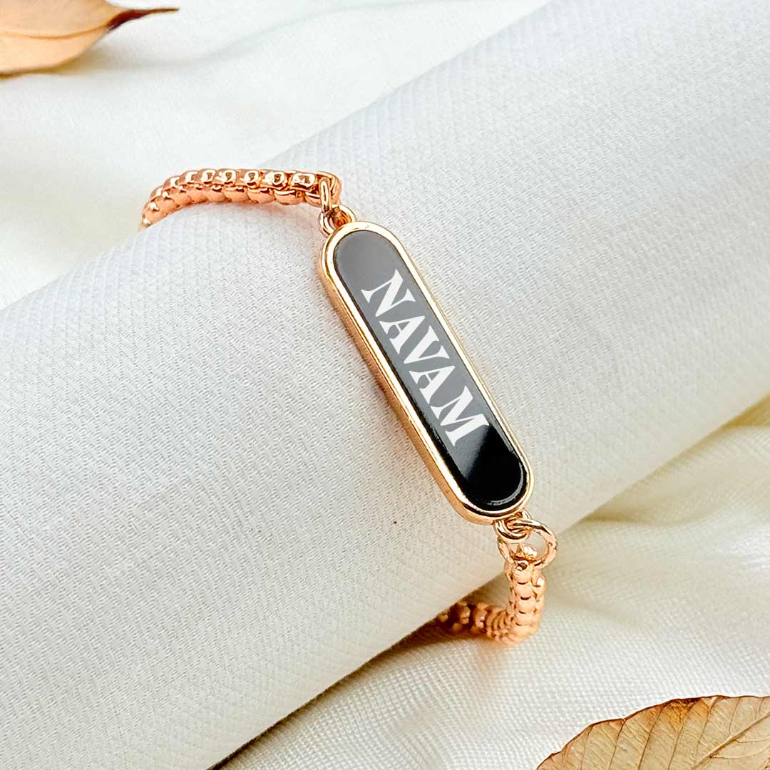 Classic Engraved Chain Bracelet – Personal Name on Black Plate - Image 3