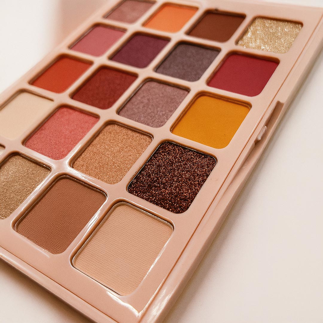 Glam21 Starry Eyes 20 Color Eyeshadow Palette - Image 5