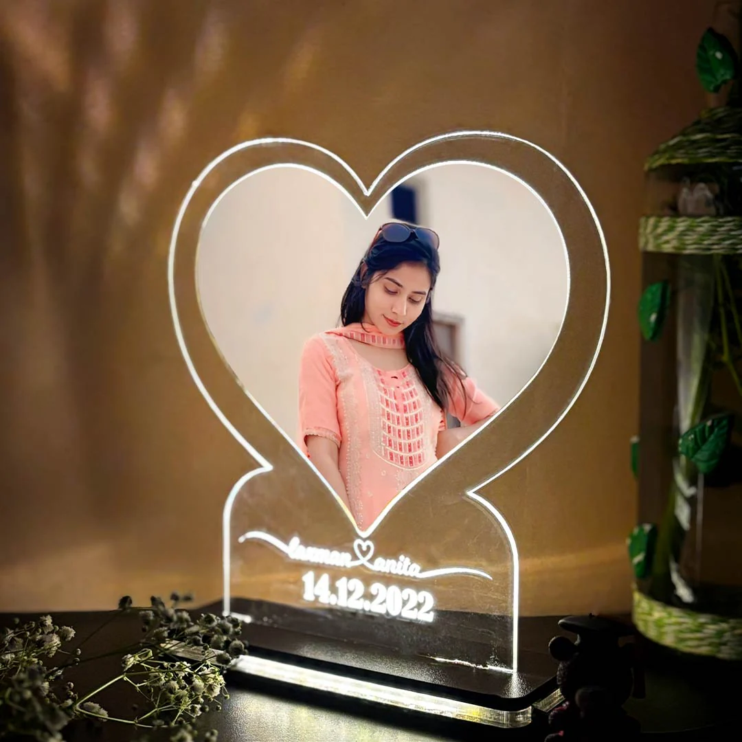 Heart-Shaped Acrylic Frame with Photo and Custom Name - Image 3