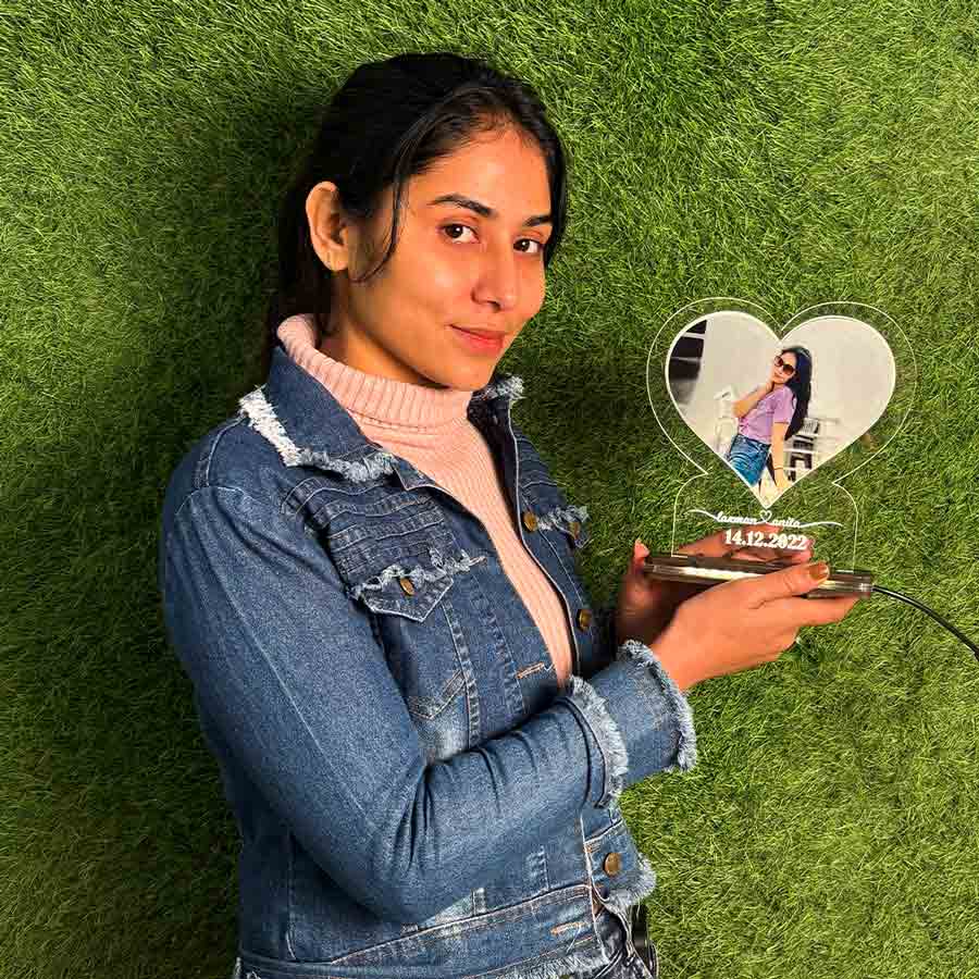 Heart-Shaped Acrylic Frame with Photo and Custom Name - Image 5
