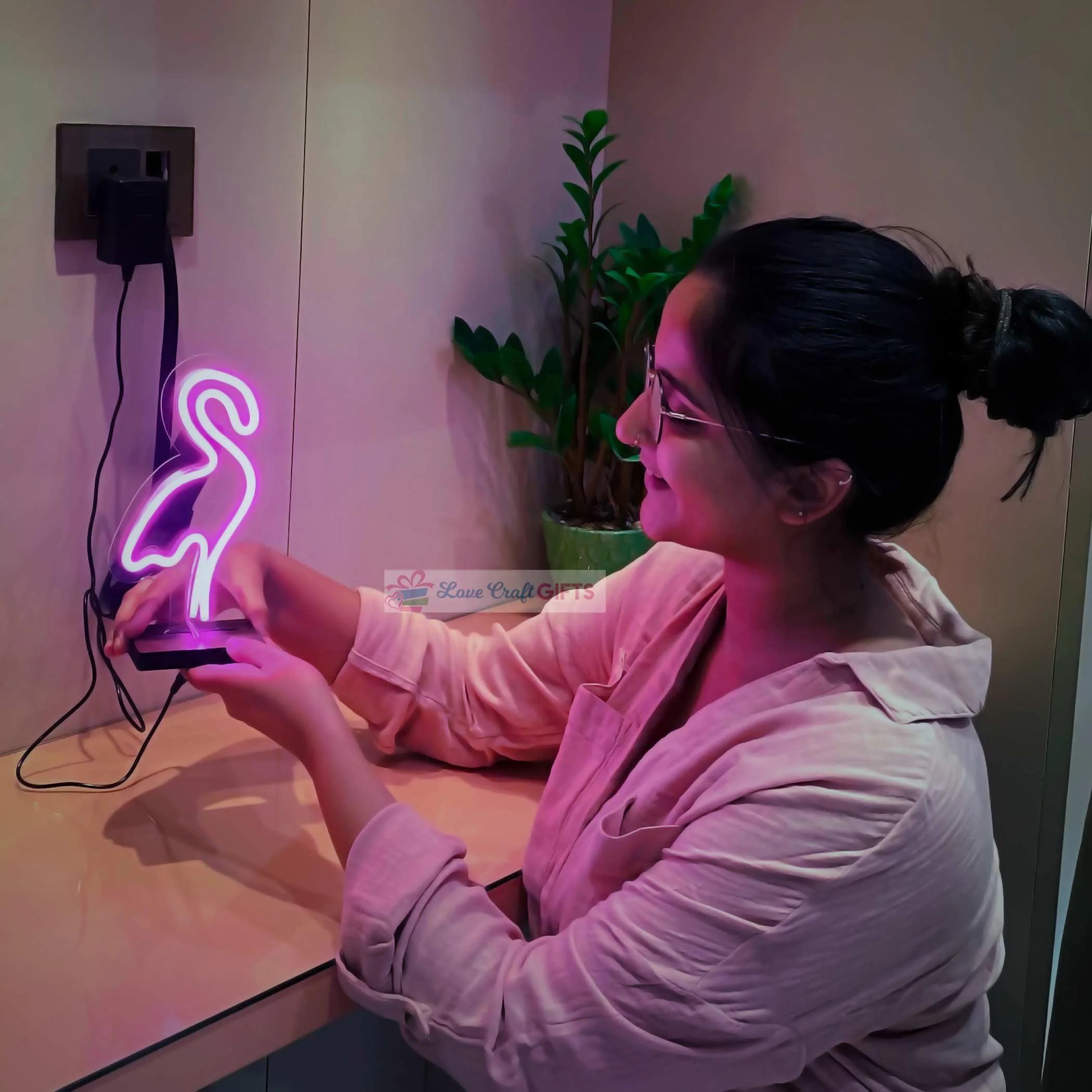 Neon Flamingo Led Table Lamp - Image 3