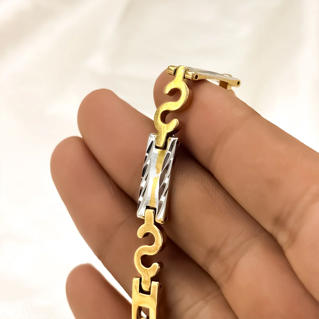 Personalized Designer Golden Chain Bracelet for Men - Image 5